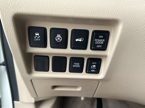 Used 2014 Nissan Pathfinder Platinum w/ Platinum Premium Package FWD image 22