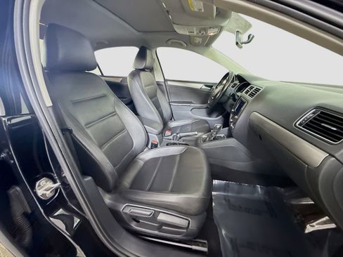 Used 2017 Volkswagen Jetta SE image 29