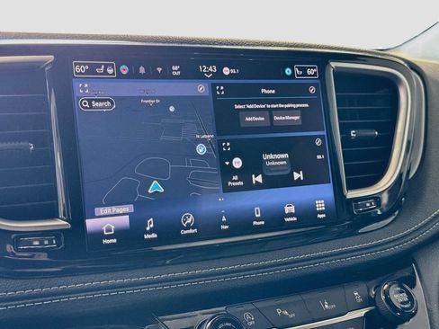 Used 2025 Chrysler Pacifica Limited FWD image 15