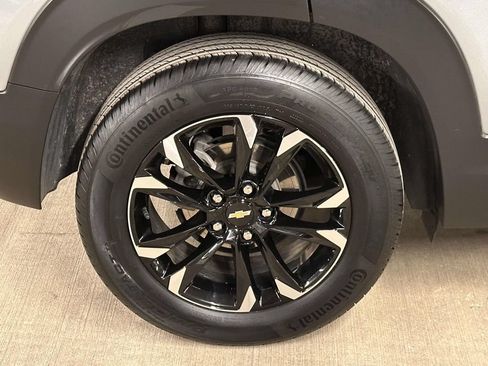 Used 2023 Chevrolet TrailBlazer LT FWD image 12