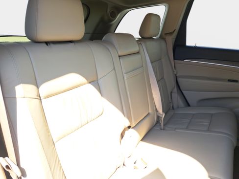 Used 2014 Jeep Grand Cherokee Limited image 12