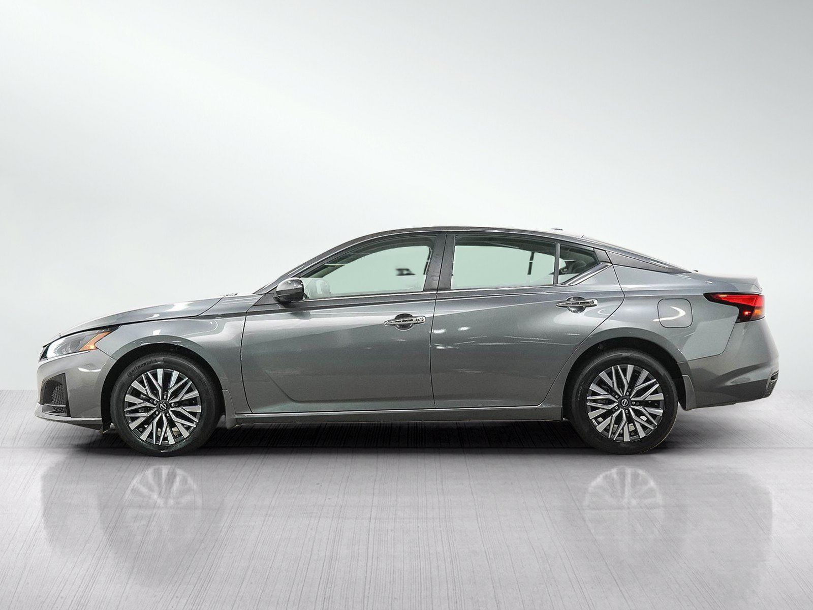 Used 2023 Nissan Altima 2.5 SV AWD/4WD image 2