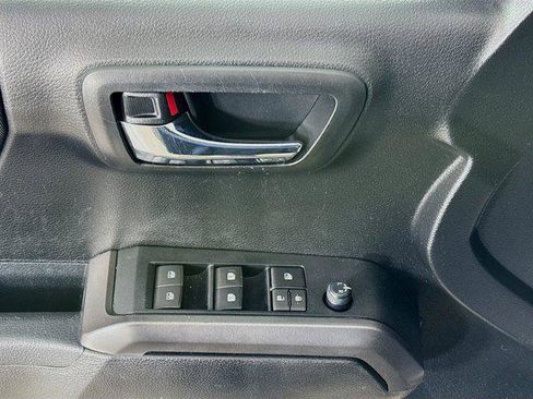Certified 2021 Toyota Tacoma TRD Off-Road AWD/4WD image 17