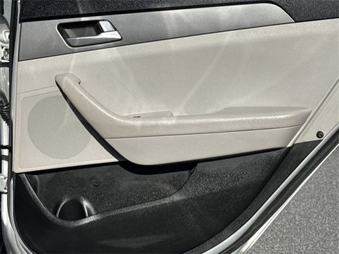 Used 2016 Hyundai Sonata SE image 16