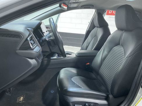 Used 2023 Toyota Camry SE w/ Convenience Package FWD image 11