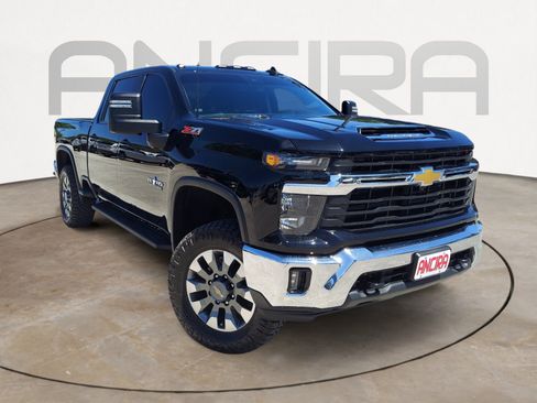 Used 2024 Chevrolet Silverado 2500 LT w/ Texas Edition AWD/4WD image 4