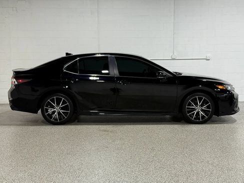 Used 2022 Toyota Camry SE FWD image 5
