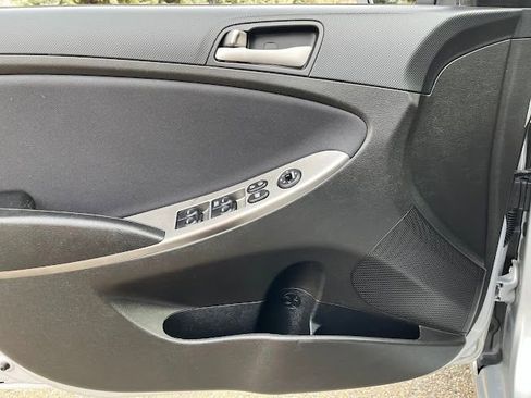 Used 2017 Hyundai Accent SE image 6