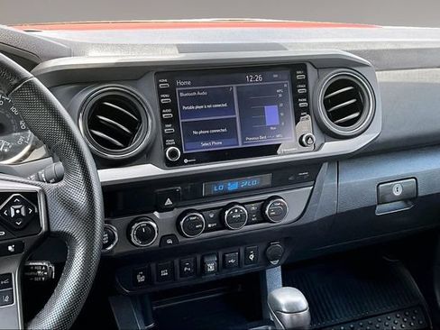 Used 2022 Toyota Tacoma TRD Off-Road w/ Technology Package AWD/4WD image 9