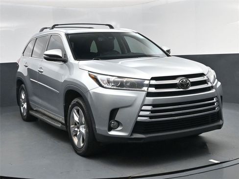 Used 2017 Toyota Highlander Limited image 22