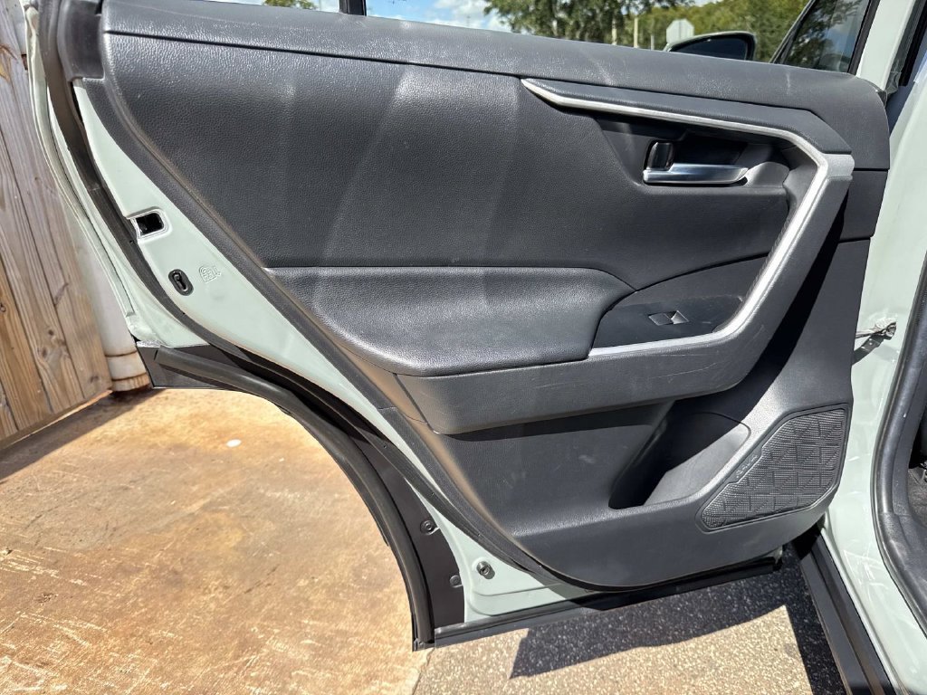 Used 2021 Toyota RAV4 XLE w/ Convenience Package FWD image 12