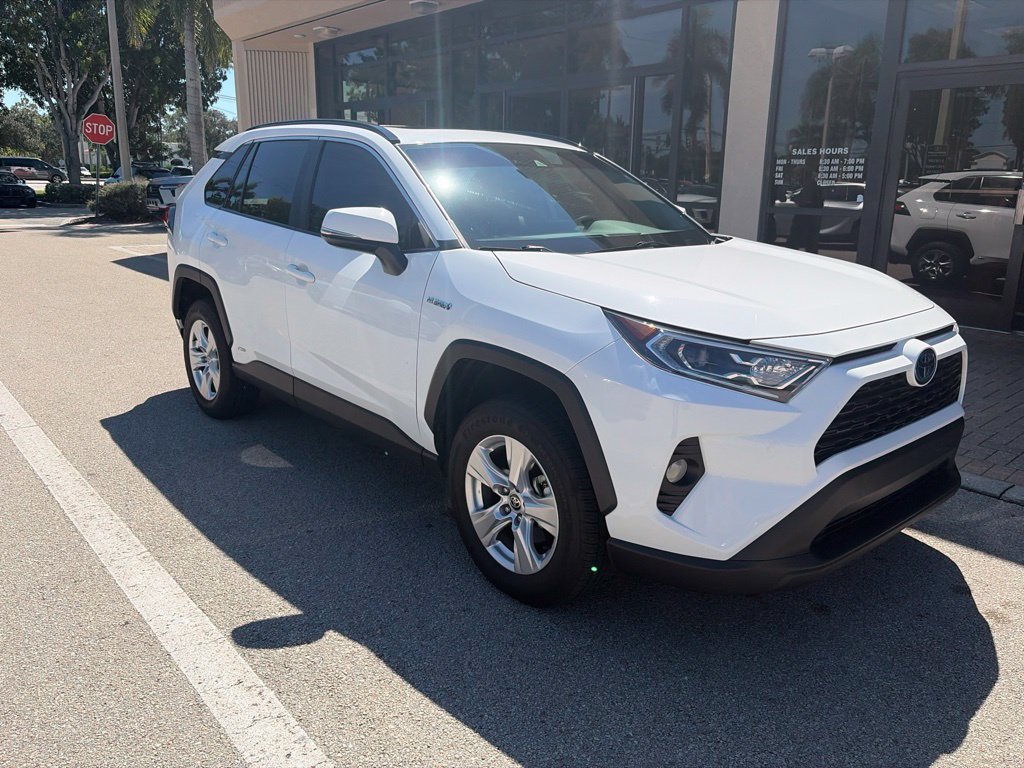 Used 2021 Toyota RAV4 XLE w/ Convenience Package AWD/4WD image 1