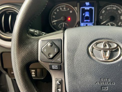 Used 2020 Toyota Tacoma TRD Sport w/ Technology Package RWD image 17