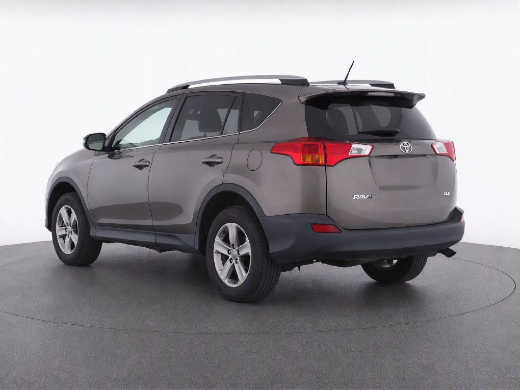 Used 2015 Toyota RAV4 XLE FWD image 3