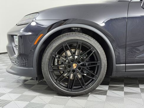 Certified 2025 Porsche Macan 4S Electric AWD/4WD image 12