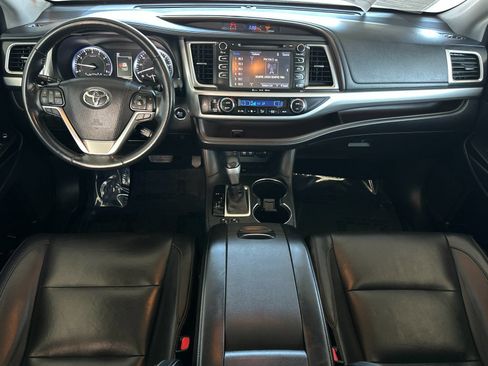 Used 2018 Toyota Highlander XLE w/ Carpet Mat Package (TMS) FWD image 12