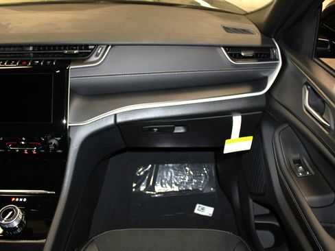 New 2025 Jeep Grand Cherokee L Altitude image 29