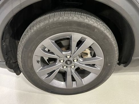 Used 2022 Ford Explorer XLT w/ Equipment Group 202A AWD/4WD image 8