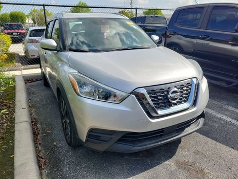 Used 2020 Nissan Kicks SV FWD image 2