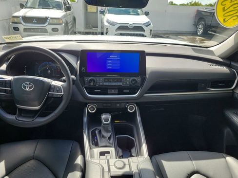 Certified 2025 Toyota Grand Highlander FWD image 17