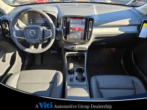Used 2025 Volvo XC40 B5 Core w/ Protection Package Premier image 2
