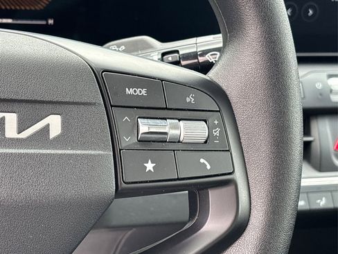 Used 2025 Kia K4 LXS image 25