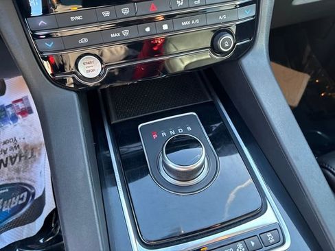 Used 2018 Jaguar F-PACE Prestige image 27