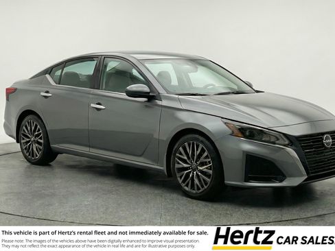 Used 2025 Nissan Altima 2.5 SV image 1