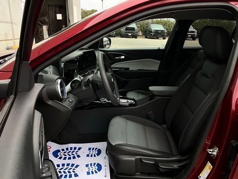 Used 2025 Chevrolet Trax LT image 10