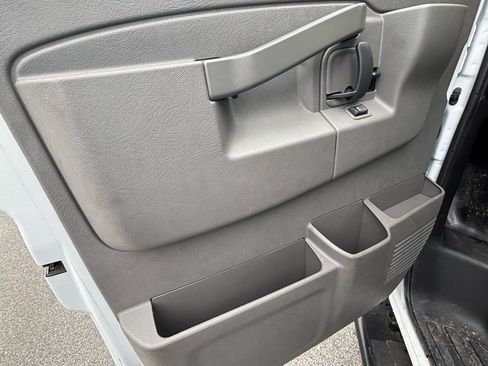 Used 2019 GMC Savana 2500 w/ Driver Convenience Package RWD image 5