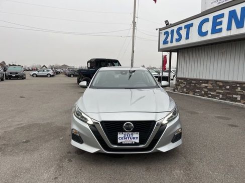 Used 2021 Nissan Altima 2.5 SV w/ SV Premium Package image 2