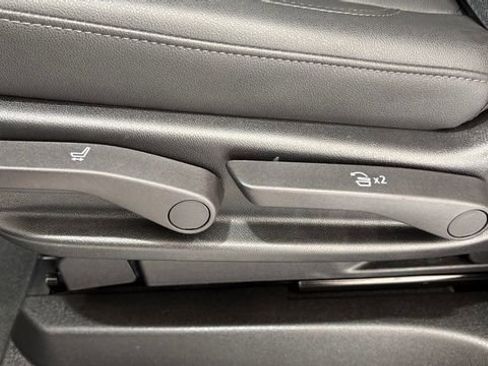 Used 2024 Chevrolet Suburban Z71 w/ Luxury Package image 19