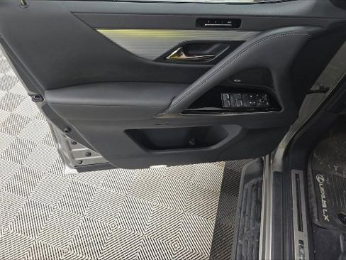 Used 2025 Lexus LX 700h F Sport image 16