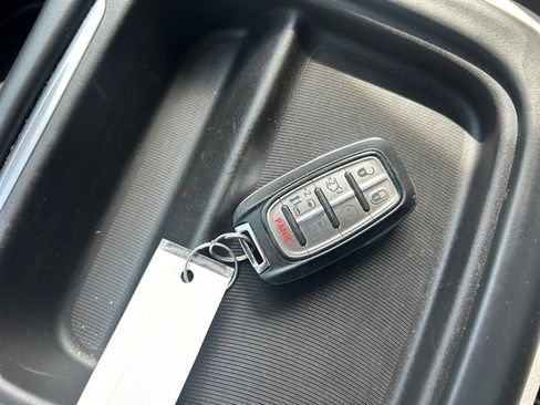 Used 2018 Chrysler Pacifica Touring Plus FWD image 24