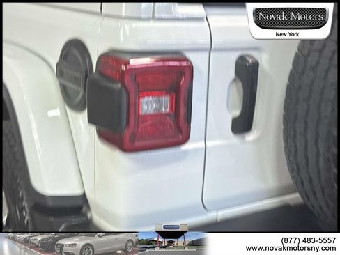 Used 2022 Jeep Wrangler Unlimited Sahara w/ Cold Weather Group AWD/4WD image 9