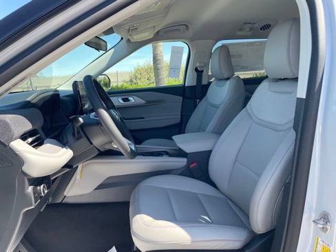 New 2026 Ford Explorer Active w/ Active Comfort Package RWD image 18