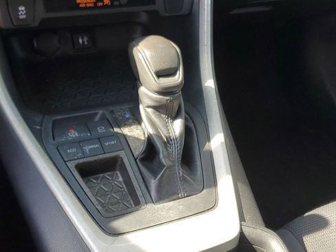 Used 2019 Toyota RAV4 LE image 27