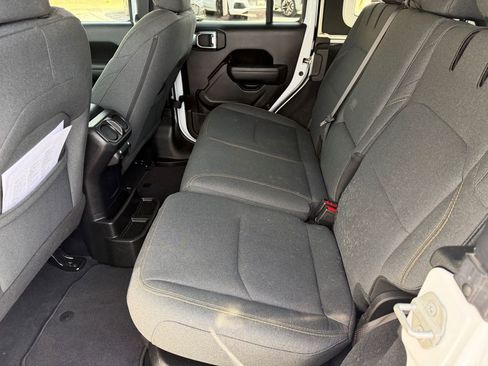 Used 2024 Jeep Wrangler Unlimited w/ Convenience Group AWD/4WD image 19