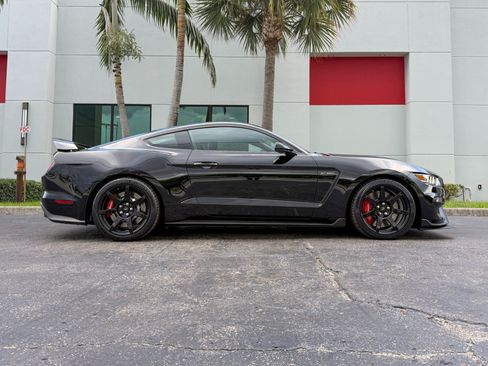 Used 2017 Ford Mustang Shelby GT350R w/ GT350R Equipment Group 920A RWD image 2