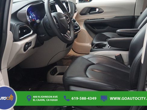 Used 2024 Chrysler Pacifica Limited FWD image 9