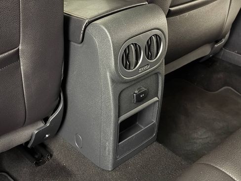 Used 2013 Volkswagen Tiguan SE FWD image 32