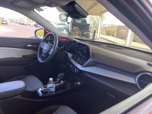 Used 2025 Chevrolet Trax LT FWD image 5