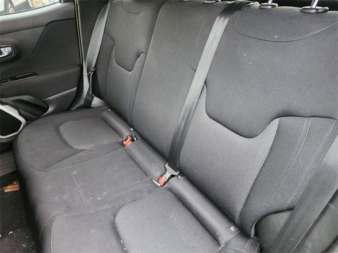 Used 2018 Jeep Renegade Sport w/ Power & Air Group image 12