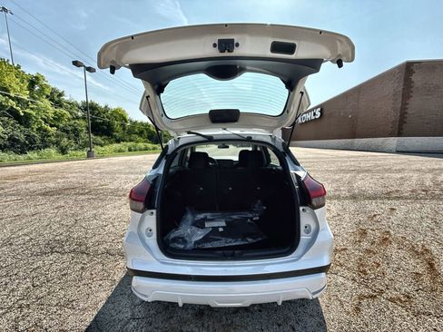 New 2025 Nissan Kicks Play S image 19