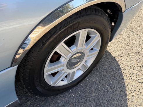 Used 2007 Lincoln Town Car Signature Limited image 27