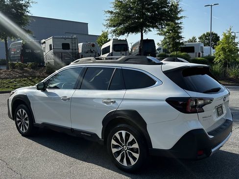 Used 2024 Subaru Outback Touring AWD/4WD image 5