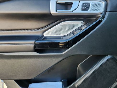 Used 2023 Ford Explorer Platinum w/ Technology Package image 23