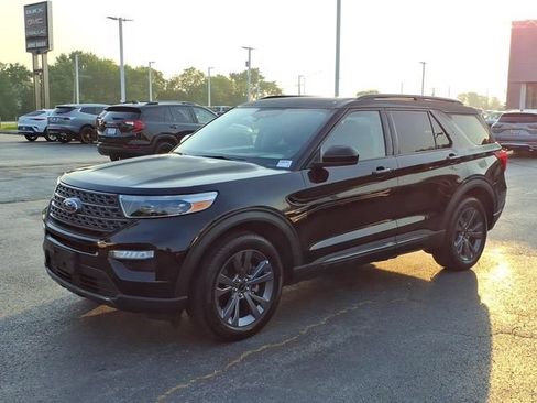 Used 2022 Ford Explorer XLT w/ Equipment Group 202A AWD/4WD image 11