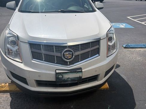 Used 2011 Cadillac SRX Luxury FWD image 2
