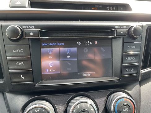 Used 2017 Toyota RAV4 LE AWD/4WD image 19